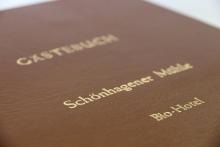 Gästebuch in Ziegenleder mit Prägung